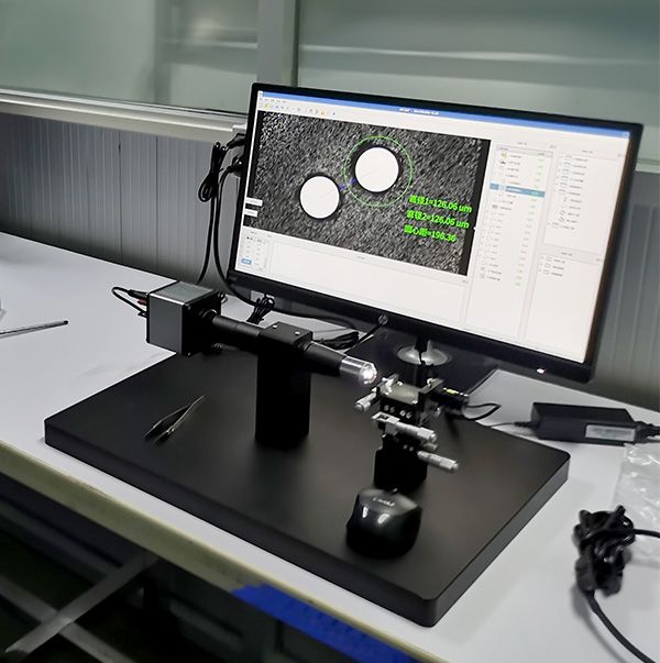 全新电子显微镜为什么显示器上面有斑点？